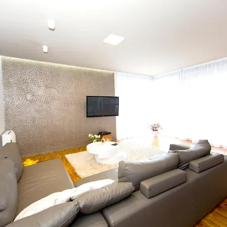 Spacious In Solin, Pool וילה