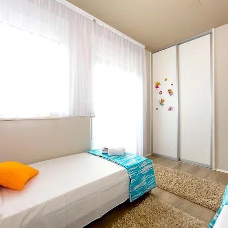 Spacious In Solin, Pool סולין