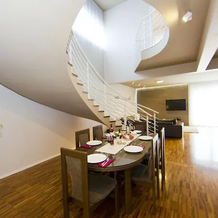 Spacious In Solin, Pool * סולין