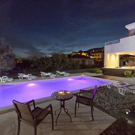 Spacious In Solin, Pool