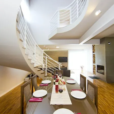וילה Spacious In Solin, Pool *