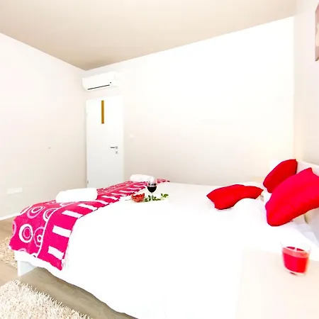 Spacious In Solin, Pool וילה סולין