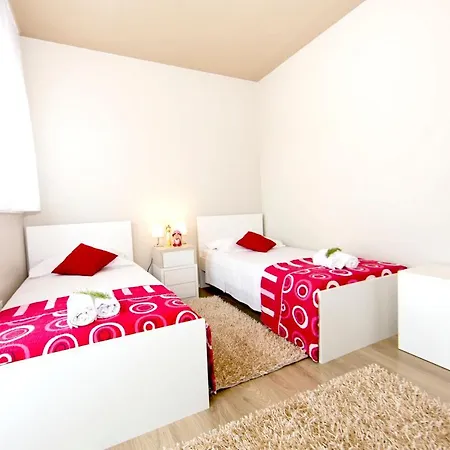 Spacious In Solin, Pool סולין