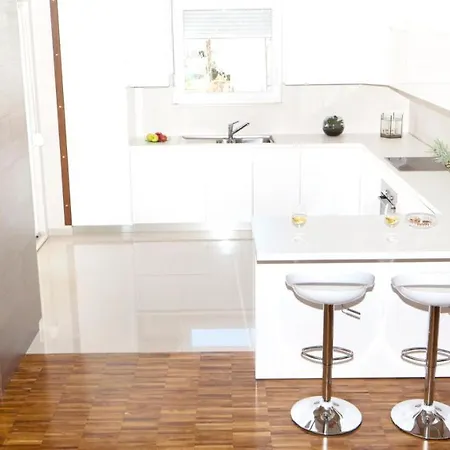 Spacious In Solin, Pool וילה