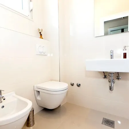 וילה Spacious In Solin, Pool סולין
